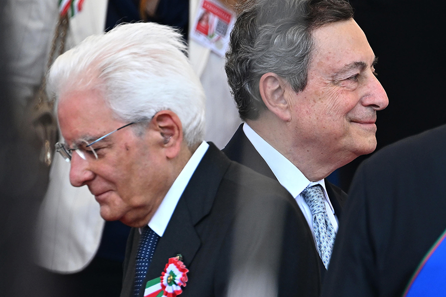 Президент Италии Серджо Маттарелла не принял прошение об отставке, которое ему подал действующий премьер-министр страны Марио Драги.