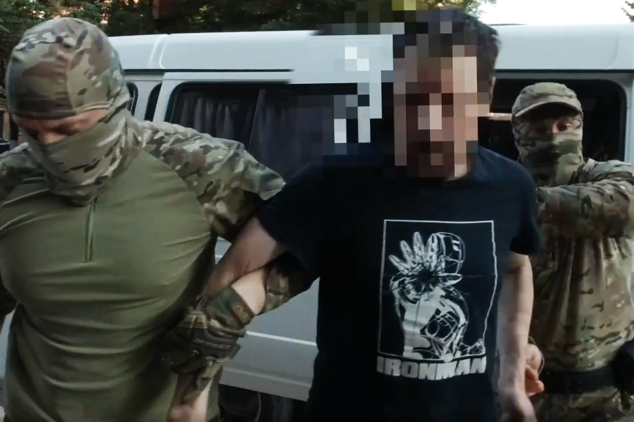 ФСБ задержала в Крыму петербуржца, желавшего вступить в украинский нацбат.