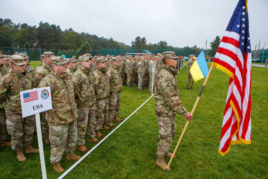 США регулярно проводят военные учения на территории Украины.