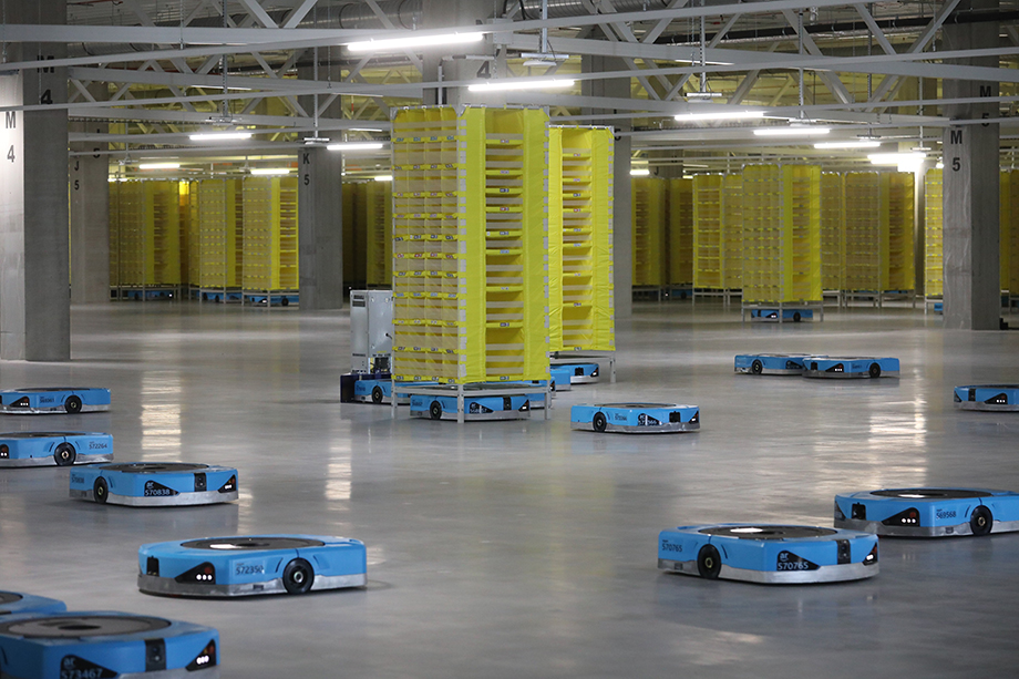 Транспортные роботы проходят пробную эксплуатацию в логистическом центре Amazon.