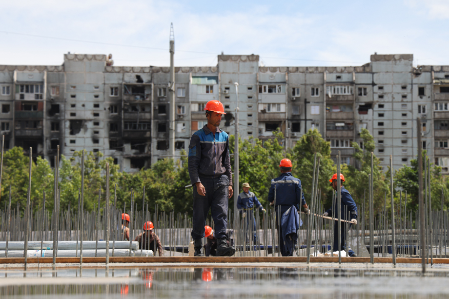Зарплаты строителей в Донбассе выше среднерыночных.