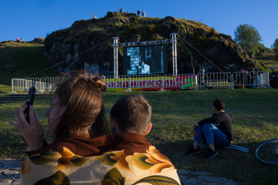 У подножия Лисьей горы показывали работы фестиваля короткометражек и немое кино.
