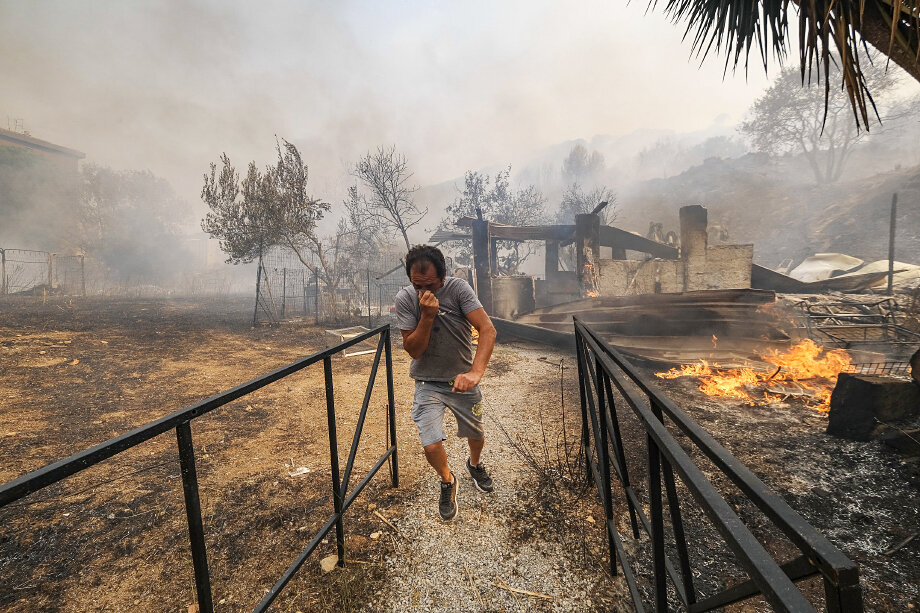 Политическую анархию в Италии подчёркивают апокалиптические картинки разгула природы на территории страны, то и дело мелькающие на экранах телевизоров: лесной пожар в провинции Палермо на острове Сицилия.
