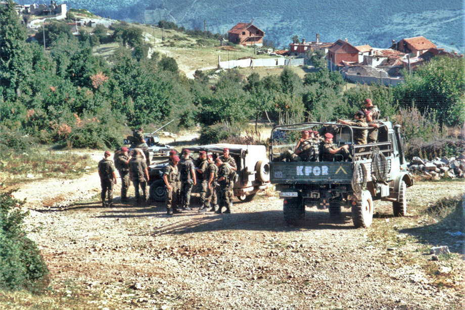 Лето 1999 года. Войска НАТО патрулируют южное Косово.