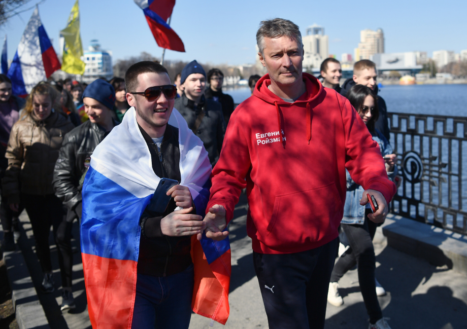 Евгений Ройзман (справа) во время несогласованной протестной акции оппозиции в Екатеринбурге.