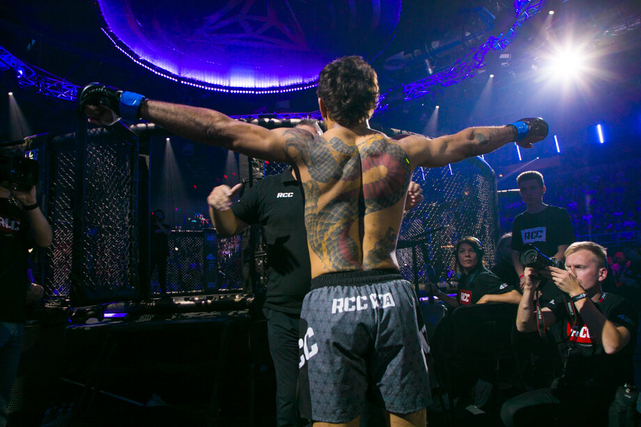 Экс-боец UFC Андерсон дос Сантос не выдержал атакующих действий Евгения Игнатьева, который финишировал бразильца во втором раунде.