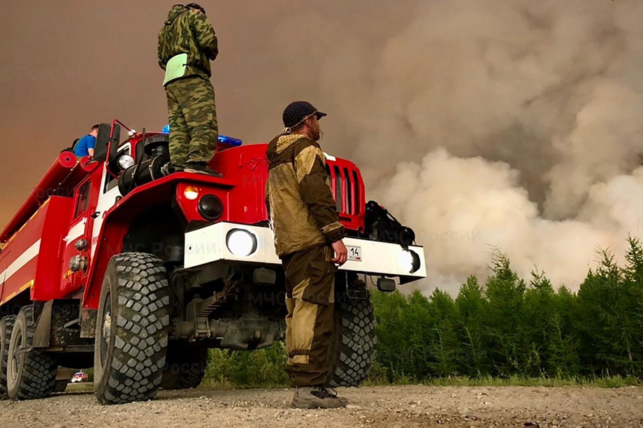 Наиболее масштабные пожары зафиксированы в Якутии, там огнём пройдено свыше 74 тыс. гектаров.