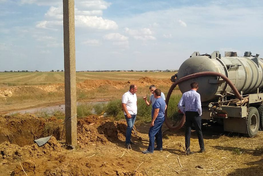 Из-за аварии на Донузлавском водоводе посёлки Мирный и Новоозёрное остались без воды