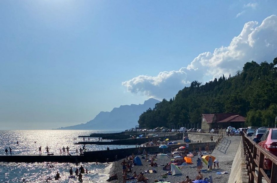 Жители посёлка Парковое в Крыму обеспокоены, что после реконструкции береговых сооружений, один из лучших пляжей полуострова закроют для свободного посещения