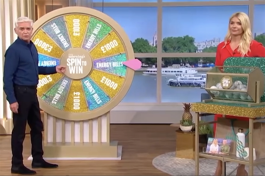 Один из секторов на барабане шоу Spin to Win – Energy Bills («счета за энергию»)