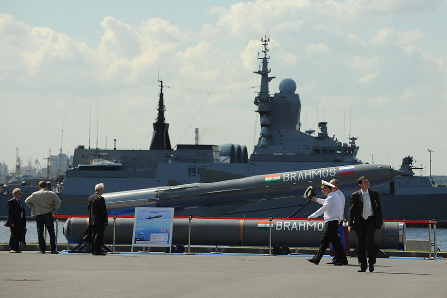 24 июня 2009 года. Противокорабельная сверхзвуковая ракета «БраМос» на IV Международном военно-морском салоне на территории выставочного комплекса «Ленэкспо».