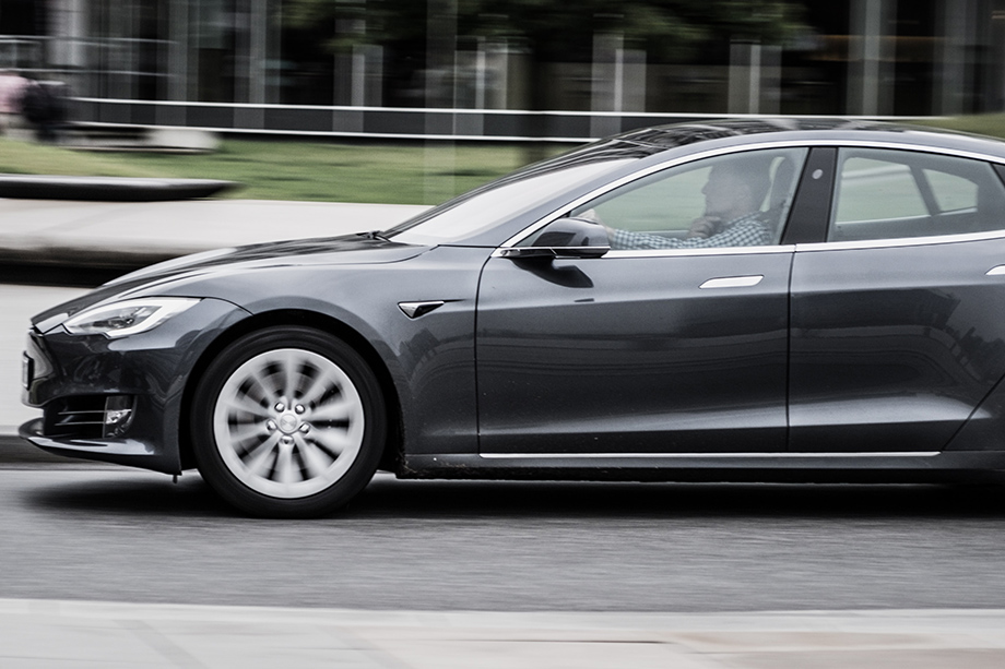 Технология режима handsfree компании Tesla ещё очень далека от обещаний