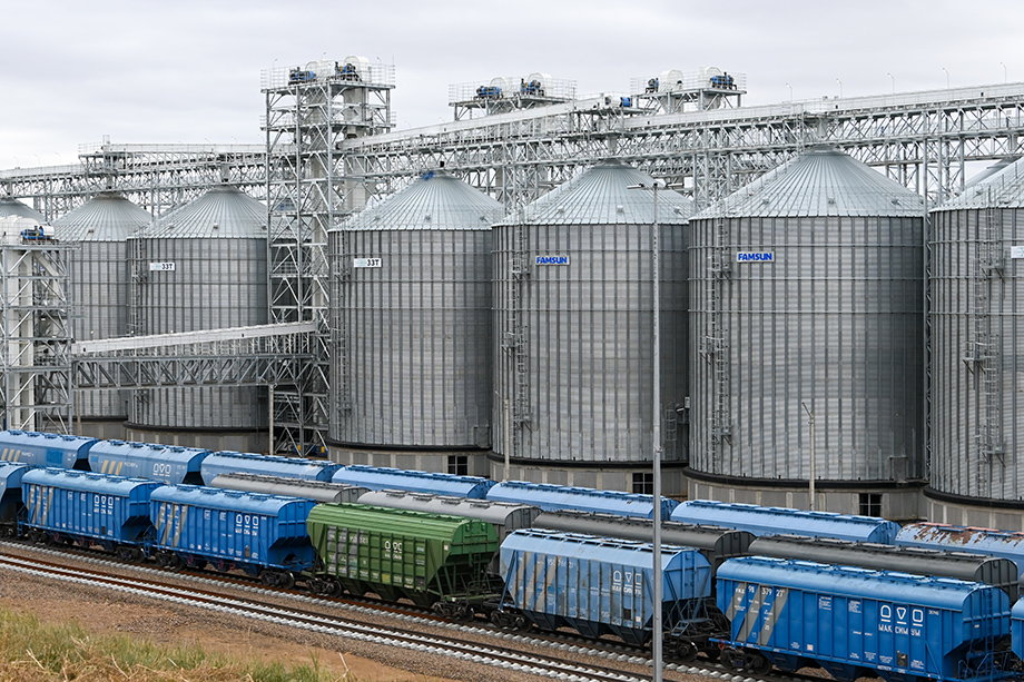 В Забайкальске открыли первый и единственный в мире железнодорожный зерновой терминал для экспорта зерна в Китай.