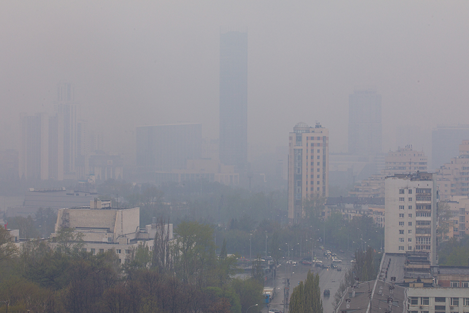 Сегодня утром жители Екатеринбурга чувствовали сильный запах гари