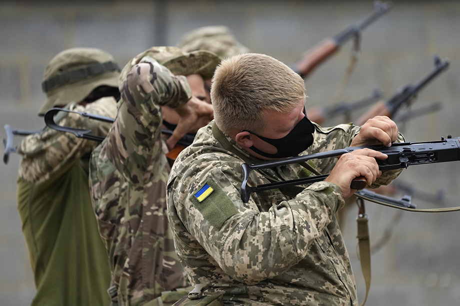 Учения военнослужащих ВС Украины на военной базе в Южной Англии.