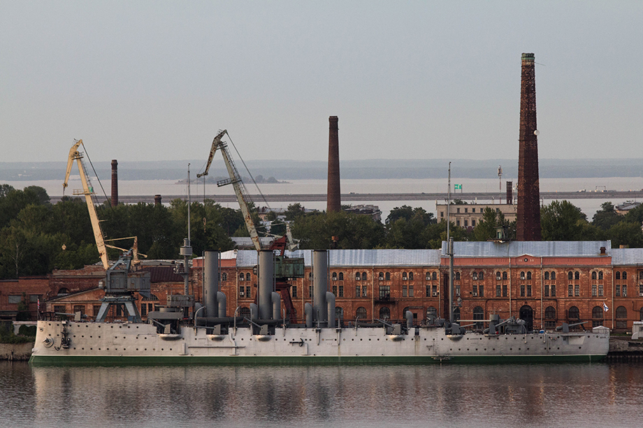 Кронштадтский морской завод расположен на Петровской улице, 2