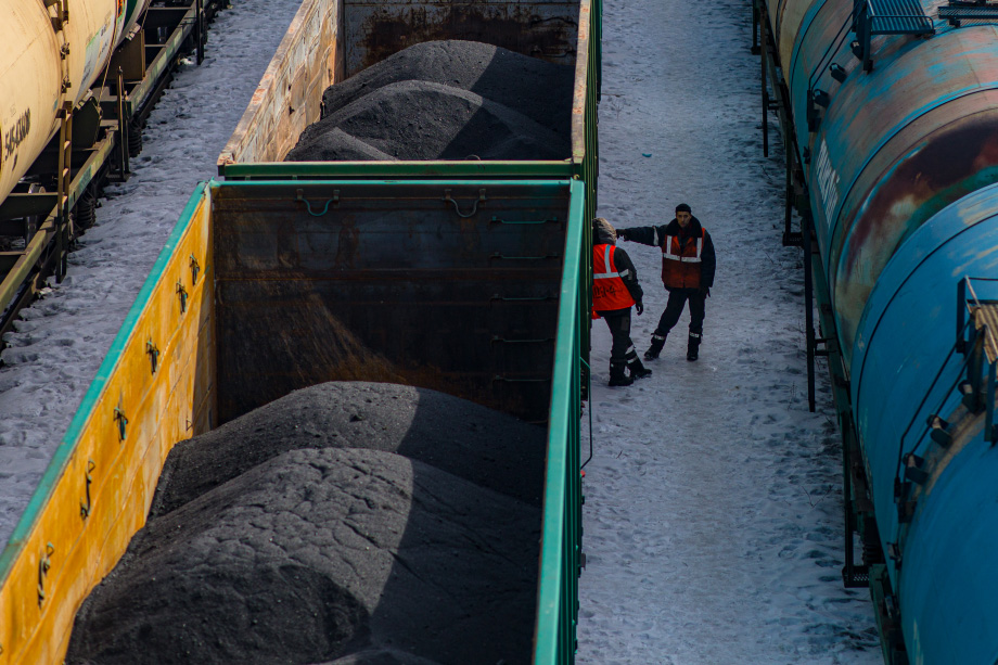 Причиной финансовый проблем стало ощутимое снижение объёмов вывоза угля на экспорт из-за ограниченной пропускной возможности Транссиба и БАМа