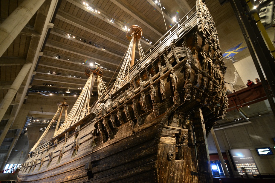 Vasa – шведский военный корабль, построенный между 1626 и 1628 годами. Корабль затонул, пройдя всего около 1300 м (1400 ярдов) в свой первый рейс 10 августа 1628 года