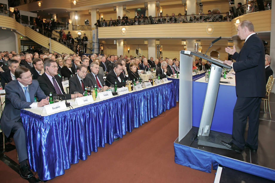 Президент России Владимир Путин во время выступления на 43-й Мюнхенской конференции по вопросам политики безопасности.