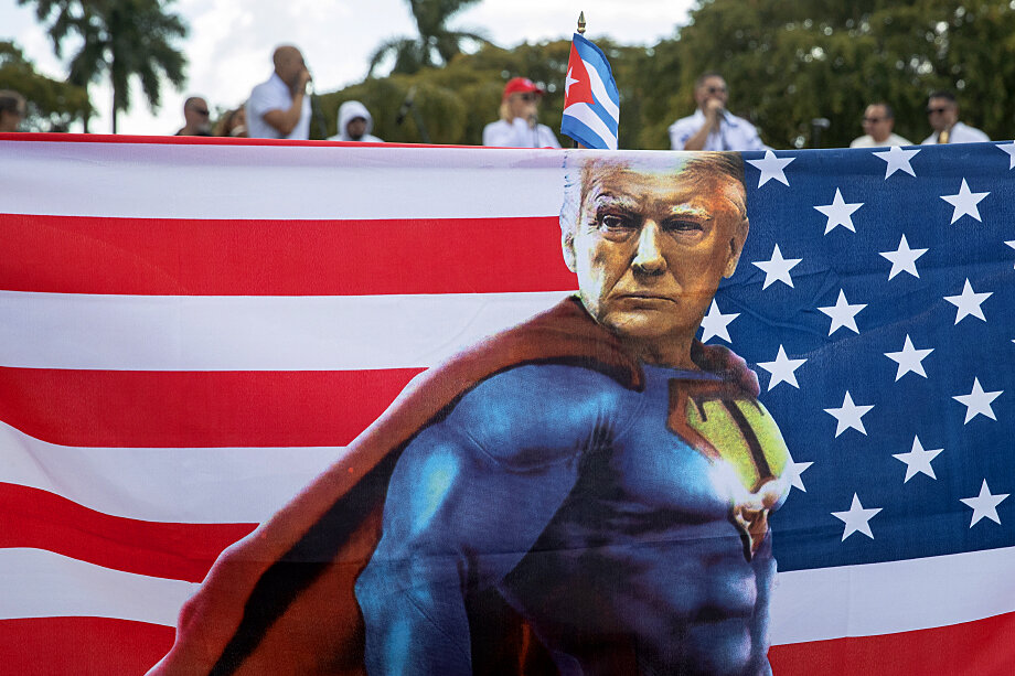 Сторонники Республиканской партии на митинге бывшего президента Дональда Трампа в поддержку переизбрания сенатора Марко Рубио на промежуточных выборах 2022 года.