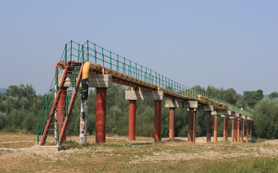 Участок нефтепровода «Дружба» над рекой Стрый (Львовская область)