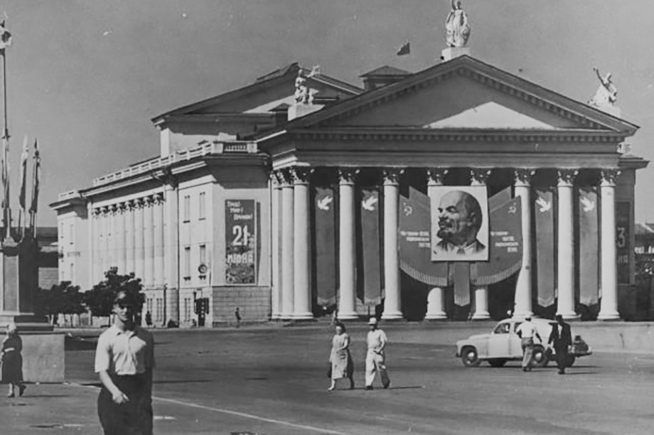 Переименование Сталинграда в Волгоград произошло в ноябре 1961 года по указу Верховного Совета РСФСР.