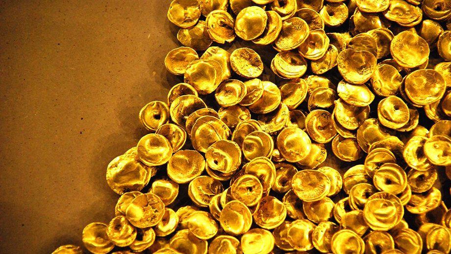 Золотые кельтские артефакты были найдены в 1999 году и датируются III веком до нашей эры. Снято в Кельтском музее Манхинга, Германия.
