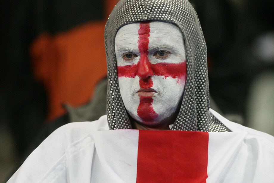 FIFA запретила болельщикам одевать костюмы крестоносцев на матче между сборными Англии и США в Катаре