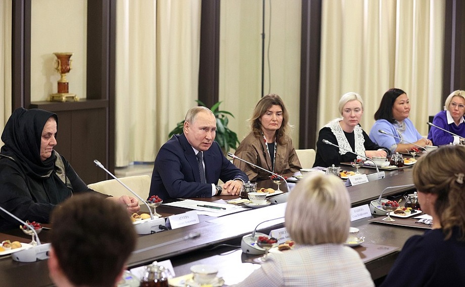 Владимир Путин встретился с матерями участников спецоперации