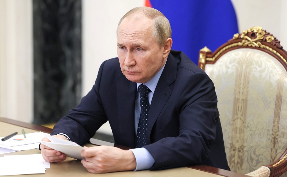 Президент РФ Владимир Путин проводит заседание с членами Правительства