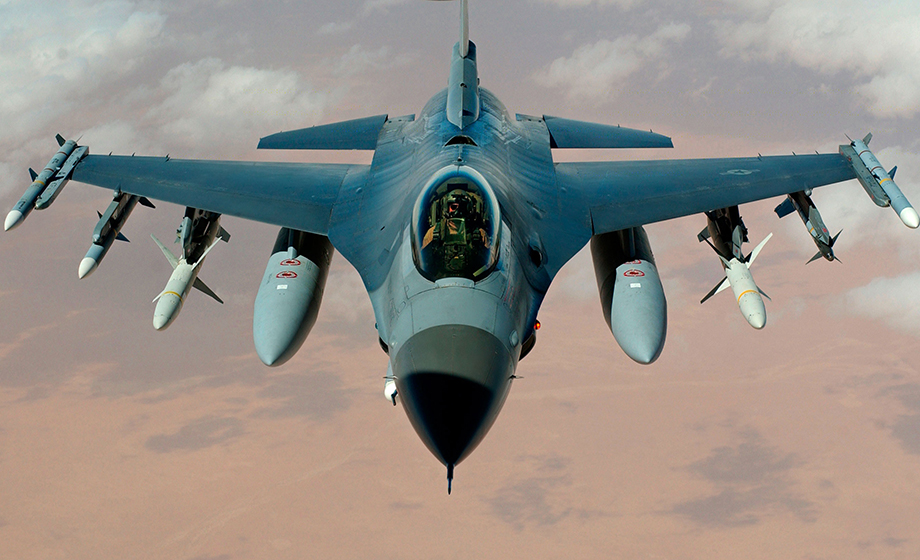 Стоимость одного американского истребителя F-16 достигает 150 млн долларов.