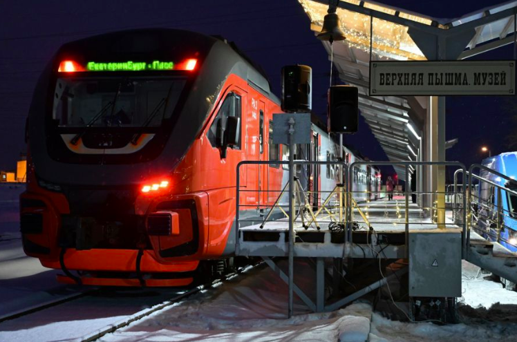 Запуск пригородных и туристических поездов между Екатеринбургом и Верхней Пышмой позволит улучшить транспортные связи и развивать туристический потенциал региона.