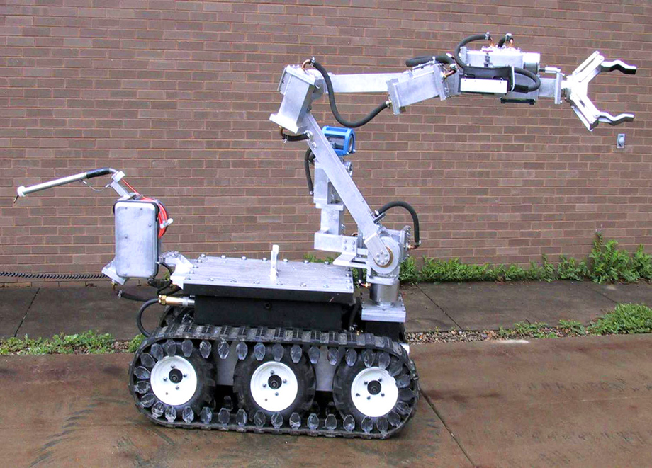 Обычно подобные роботы используются для обезвреживания бомб.