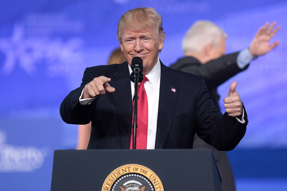 Снизившиеся сборы в пользу Трампа показывают, что его положение как лидера республиканцев уже не так однозначно из-за текущих судебных дел и появившегося сильного конкурента-республиканца