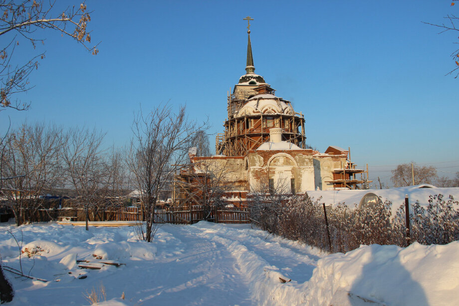 Храм в селе Мраморском восстанавливают с 2012 года.
