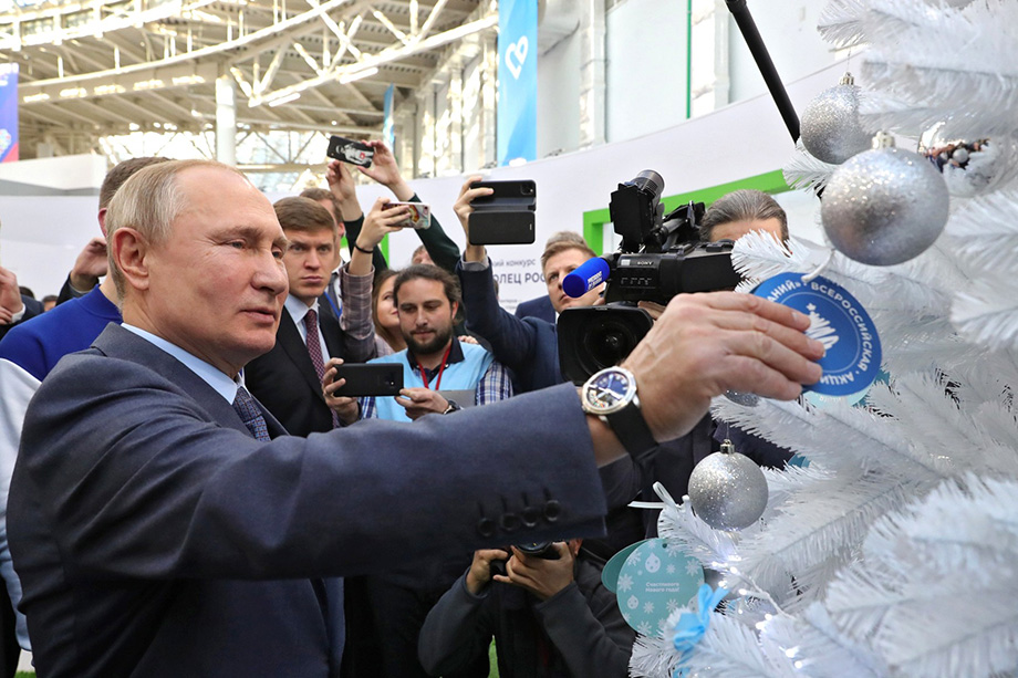 22 декабря Владимир Путин посетит выставочную зону молодёжных проектов в рамках «Дома молодёжи» в «Манеже». Там же президент примет участие в акции «Елка желаний»