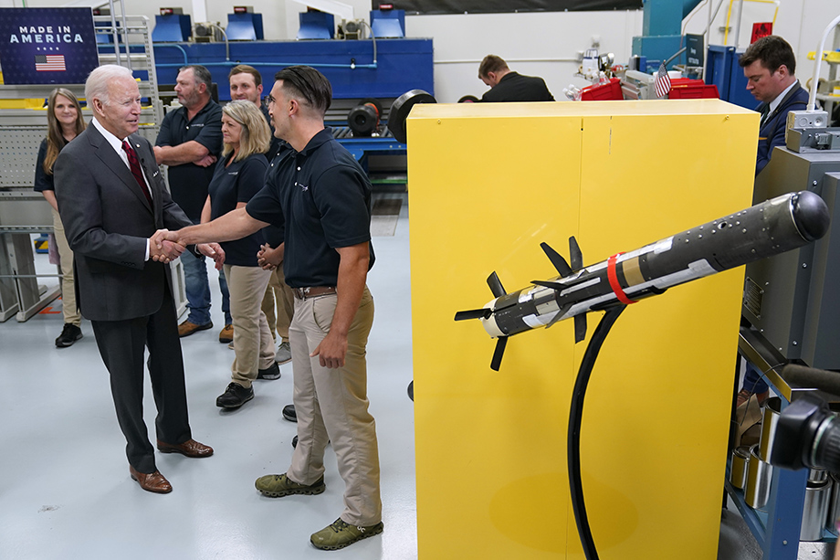Президент США Джо Байден посетил завод корпорации Lockheed Martin в штате Алабама.