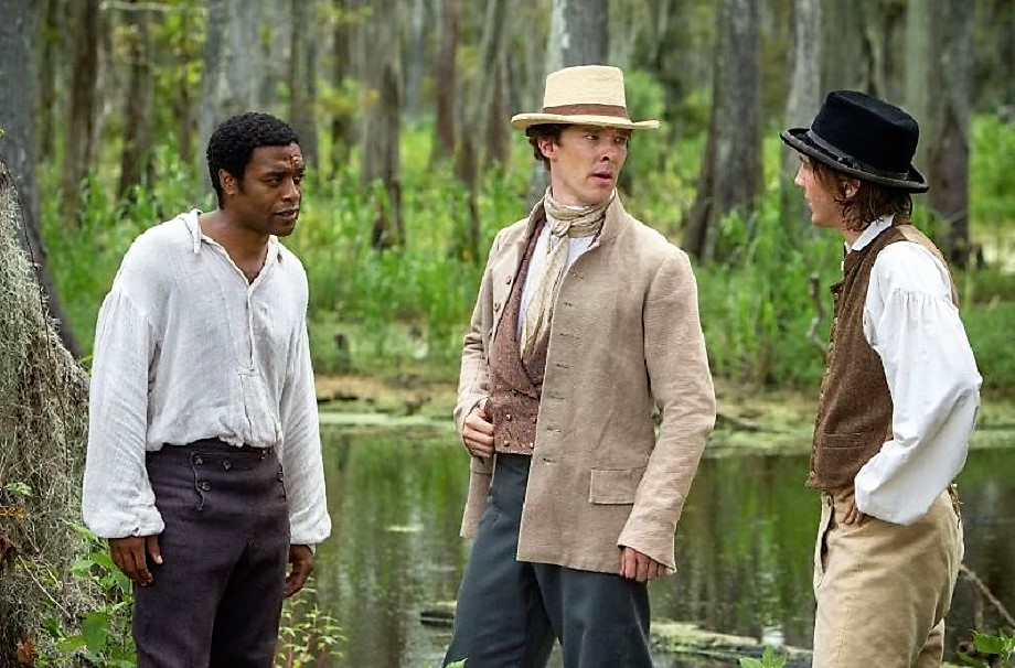 Бенедикт Камбербэтч (на фото – в центре) сыграл одну из ролей в оскароносной кинодраме «12 лет рабства»