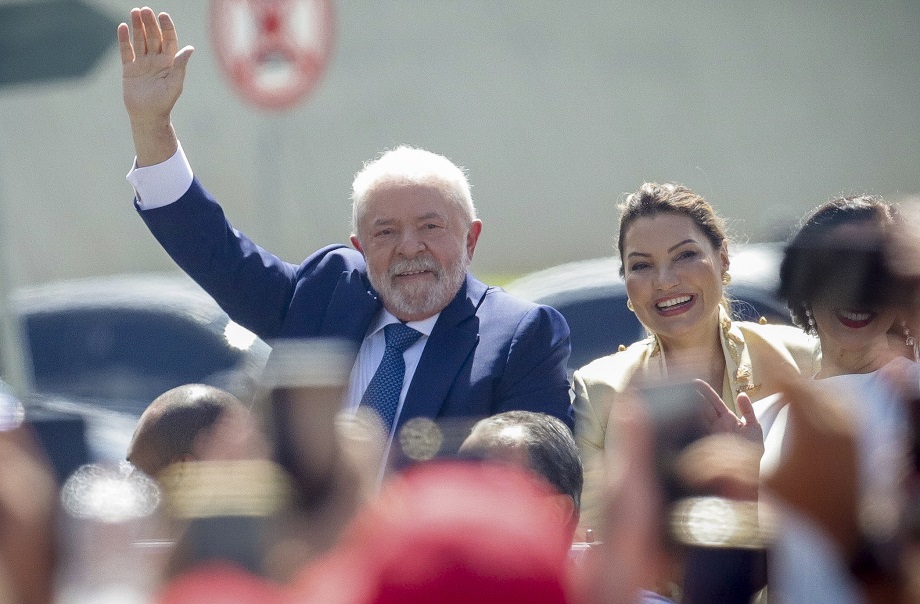 Президент Бразилии Луис Инасиу Лула да Силва и его супруга Розангела перед церемонией инаугурации