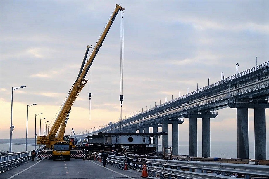 Pавершена надвижка второго пролёта левой стороны автомобильной части Крымского моста