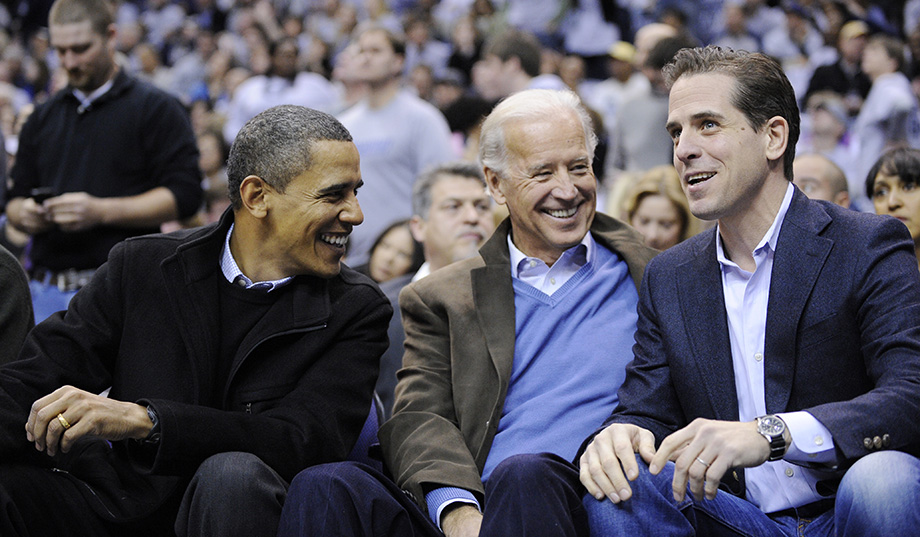 Хантер Байден (крайний справа) вошёл в состав совета директоров Burisma в 2014 году, когда Джо Байден был вице-президентом при Бараке Обаме.