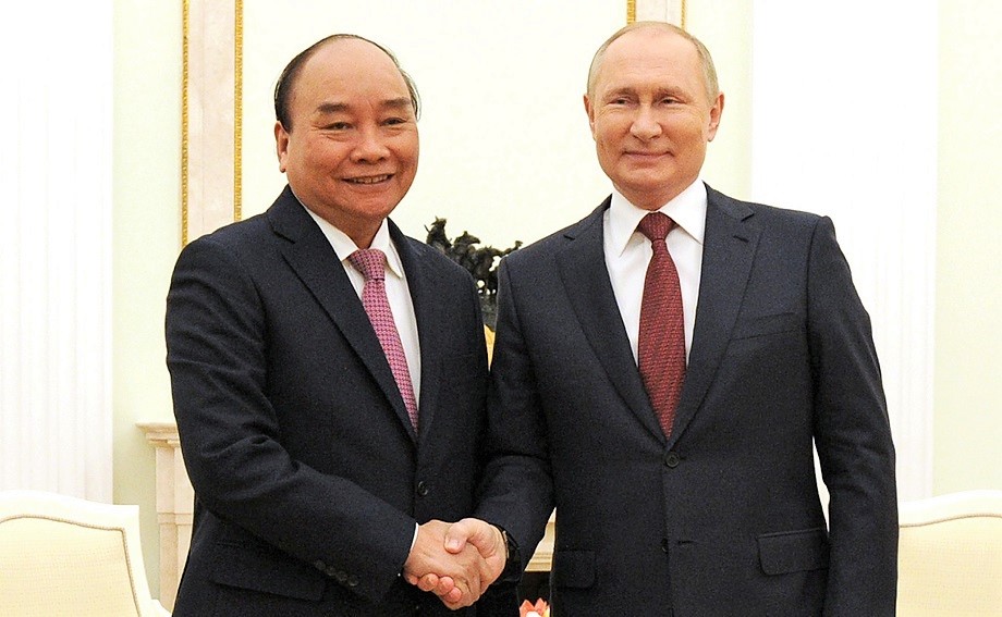 Ноябрь 2021 года. Президентом Социалистической Республики Вьетнам Нгуен Суан Фуком (на фото слева) с Владимиром Путиным