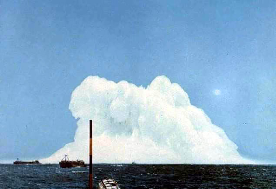 Выход парового пузыря через 10–15 секунд после взрыва ядерной бомбы во время операции Wigwam в США 14 мая 1955 года.