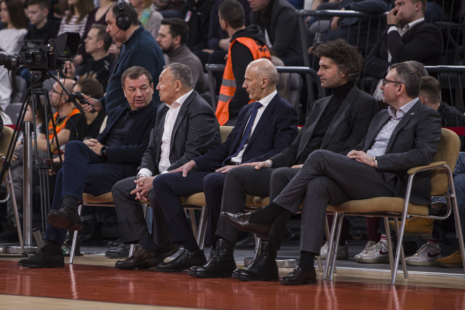Среди почётных гостей присутствовал президент Единой лиги ВТБ и член совета директоров клуба НБА «Бруклин Нетс» Сергей Кущенко (первый слева).