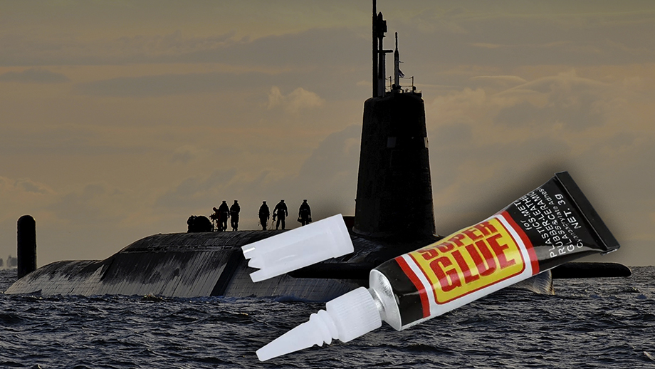 Британские моряки приклеили болты в ядерном реакторе подводной лодки на суперклей
