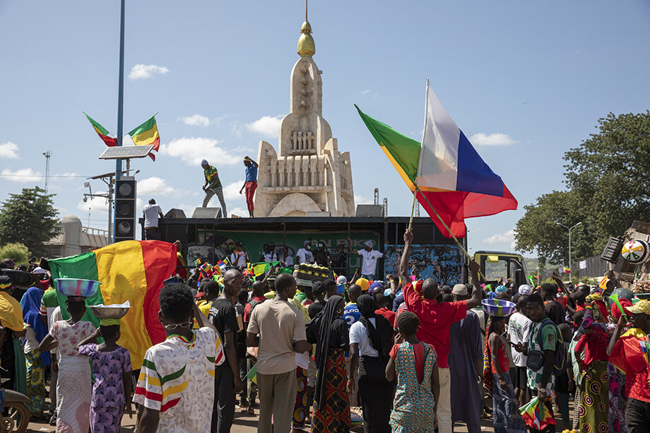 Российские флаги развивались на протестах в республиках Нигер и Мали.