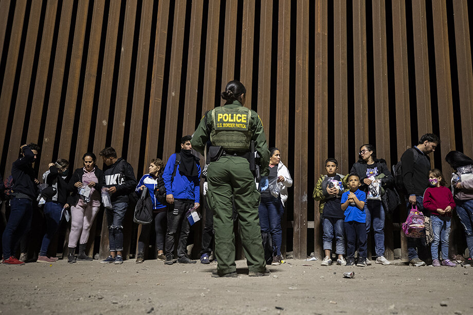 По мнению Дональда Трампа, реальные масштабы нелегальной иммиграции неимоверно велики.