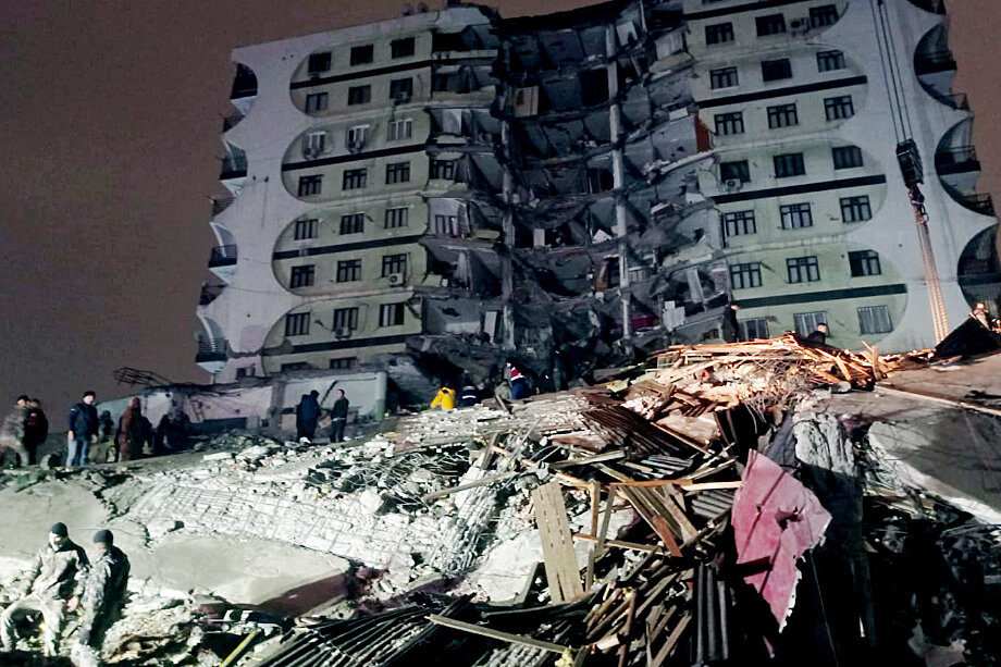 В результате землетрясения разрушено более 130 зданий.