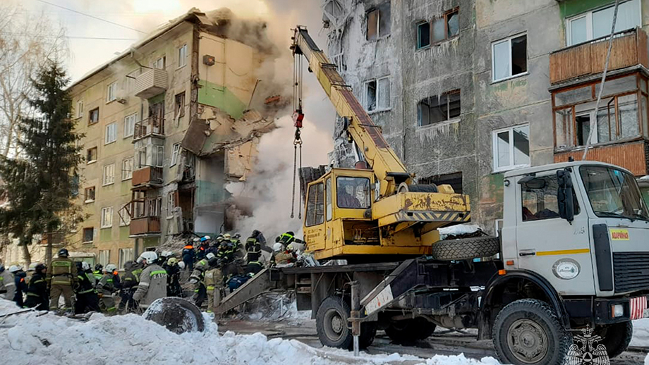 Разрушения жилого дома в Новосибирске после взрыва газа
