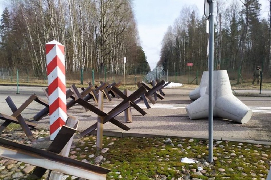 Министр обороны Польши Мариуш Блащак заявил, что на границе с Калининградской областью уже возводятся укрепления